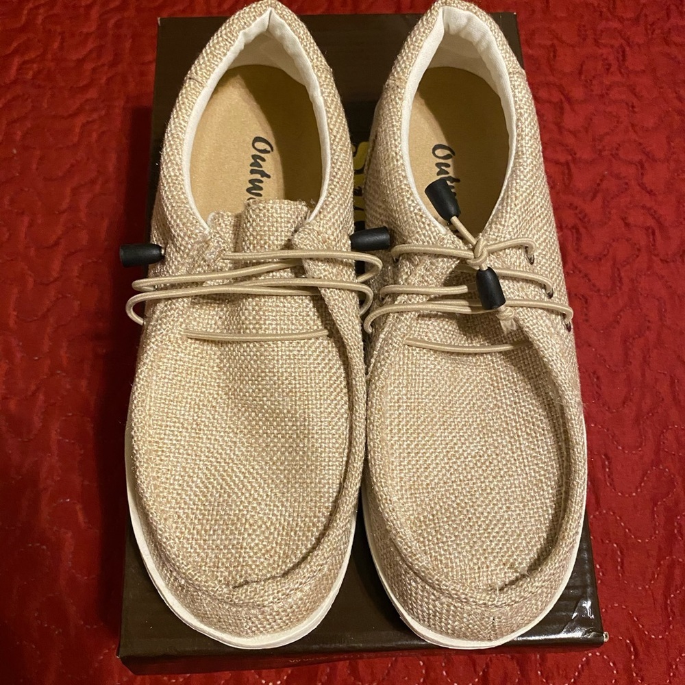 Canvas sneakers w/ a bungee cord lace 5.5 ❤️